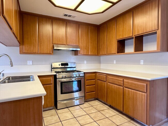 Building Photo - SOLAR HOME AVAILABLE NOW!!