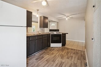 Building Photo - 1349 W 87th St