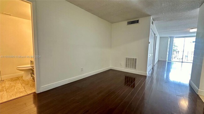 Building Photo - 1465 NE 123rd St