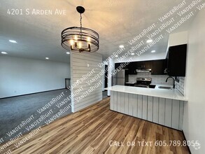Building Photo - 4201 S Arden Ave