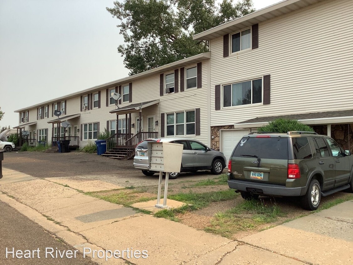 2 br, 1.5 bath House 366 9th Ave E House Rental in Dickinson, ND