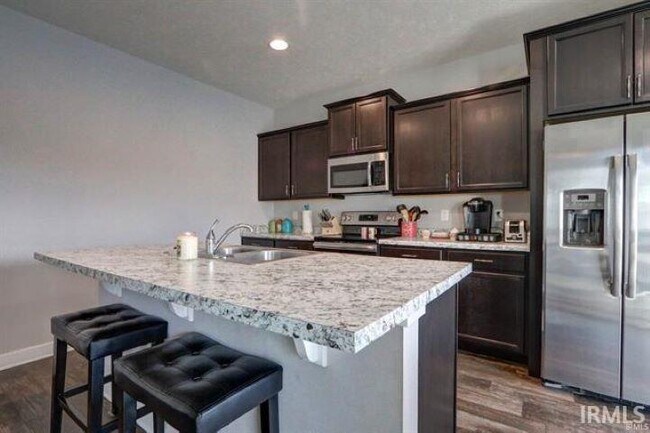Building Photo - 3043 Sandstone Ct