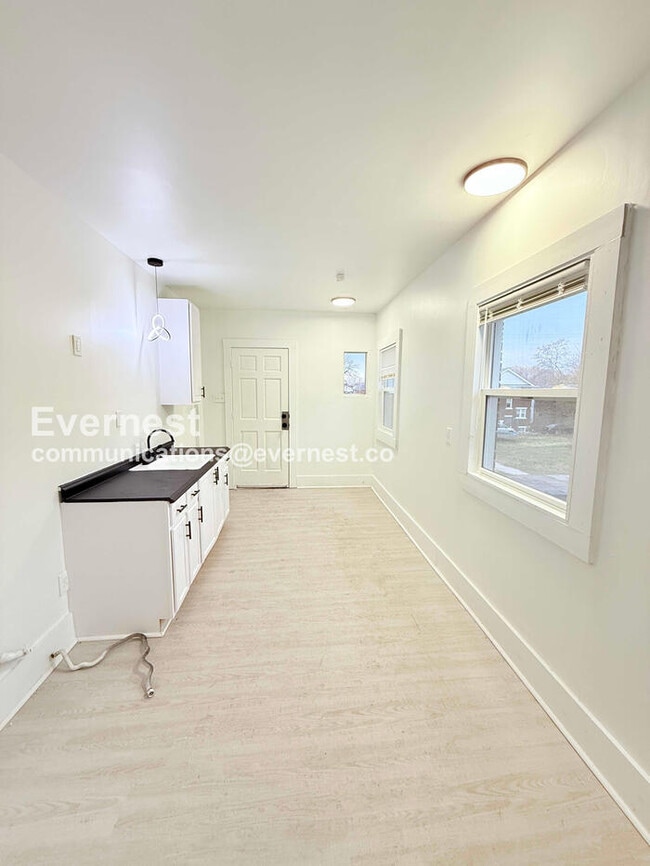 Foto del edificio - 8939 Dexter Ave