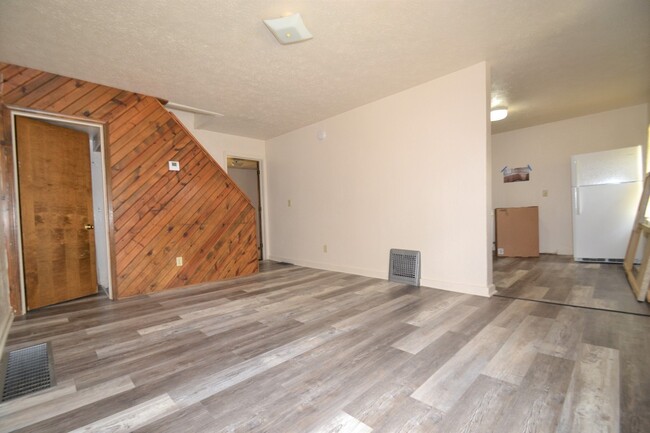 Building Photo - 564 Cross Ct