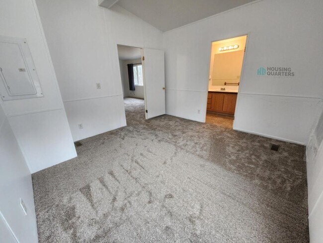 Building Photo - 15317 W Charles Rd