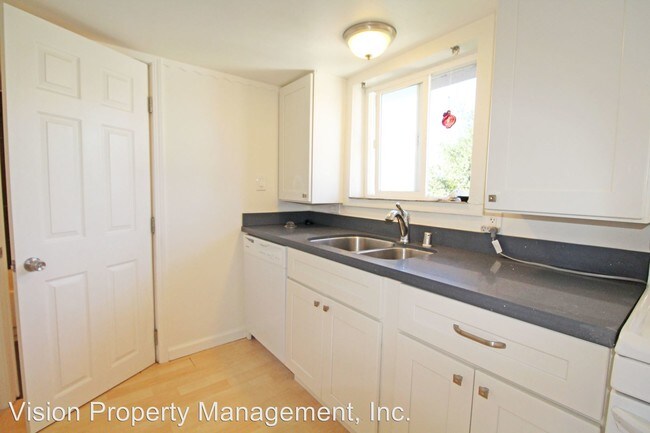 Building Photo - 1901 E 22nd St