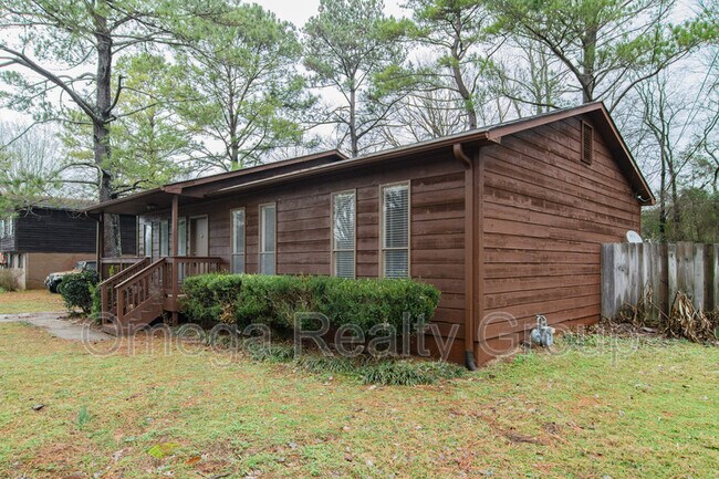 Foto del edificio - 445 Bridle Trace Dr