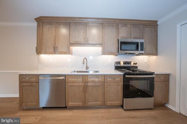 Building Photo - 335 Paoli Pointe Dr