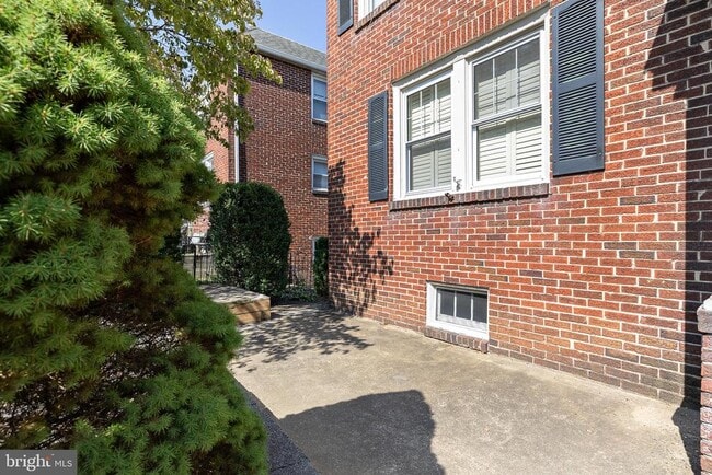 Building Photo - 11 Dowling Ave