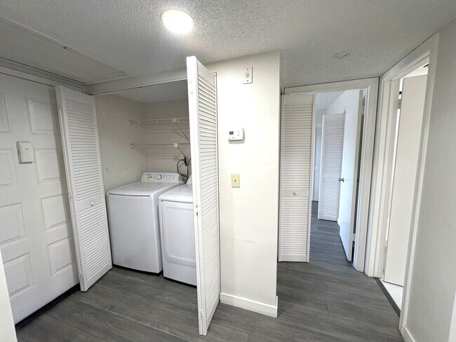 Foto del edificio - 8820 Royal Palm Blvd