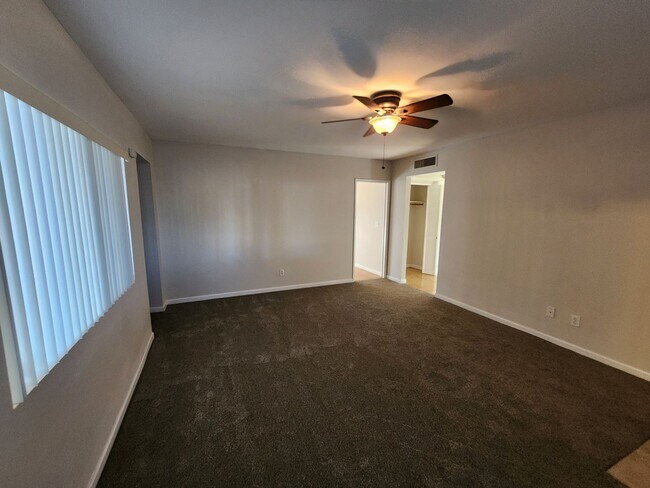 Building Photo - Beautiful home with granite slab counters