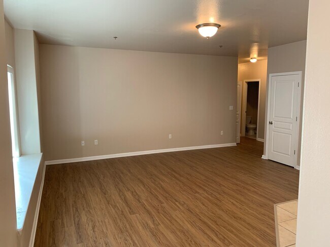 Foto del edificio - 17015 Coronado Street, Unit 1