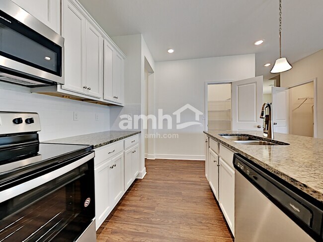 Foto del edificio - 5843 Hampton Creek Rd