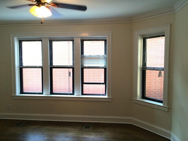 Foto del edificio - 2842 W Fletcher St