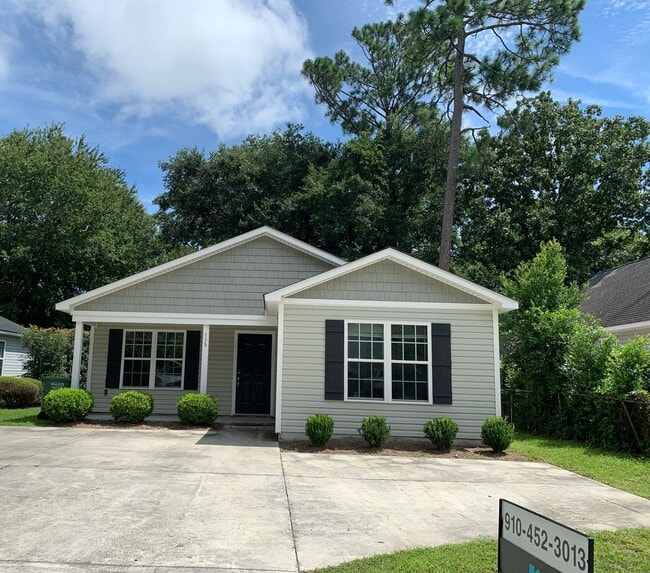 $500 OFF 1ST MONTHS RENT! Lawncare include... - $500 OFF 1ST MONTHS RENT! Lawncare include... House