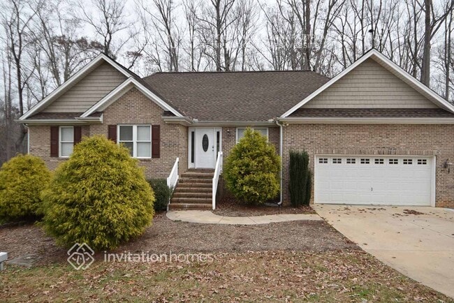 Building Photo - 4033 MacKenzie Dr