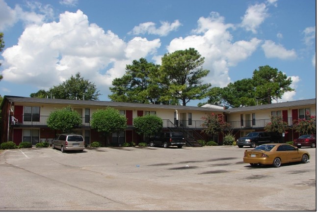 Building Photo - Maureen Manor Apartments