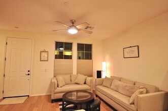 Building Photo - 10680 Canyon Grv