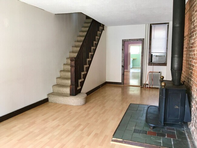 Foto del edificio - Must-see 2 Bedroom Townhome in Exciting Ca...