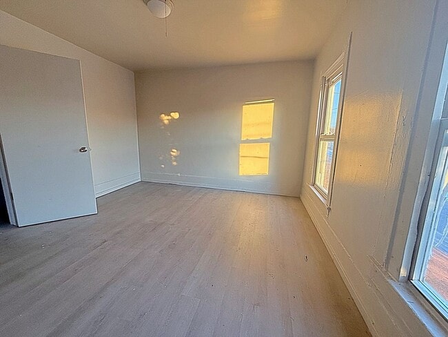 Photo - 638 Carbon St Apartment