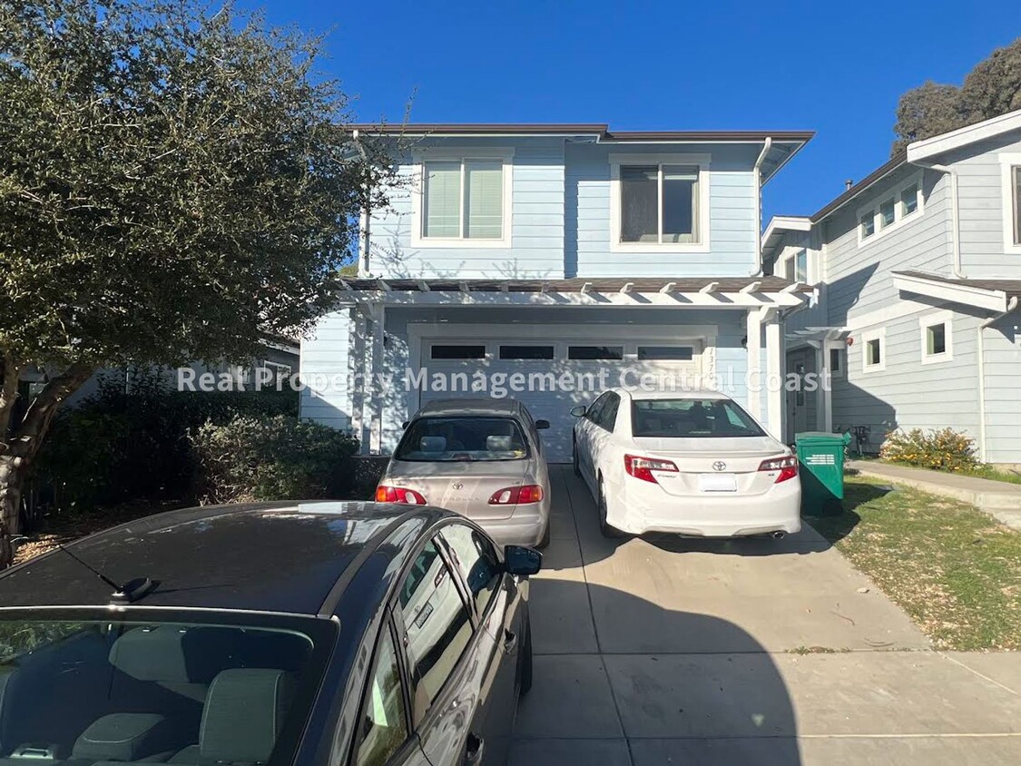 Primary Photo - AVAILABLE JULY - Updated 5 Bedroom Home Cl...