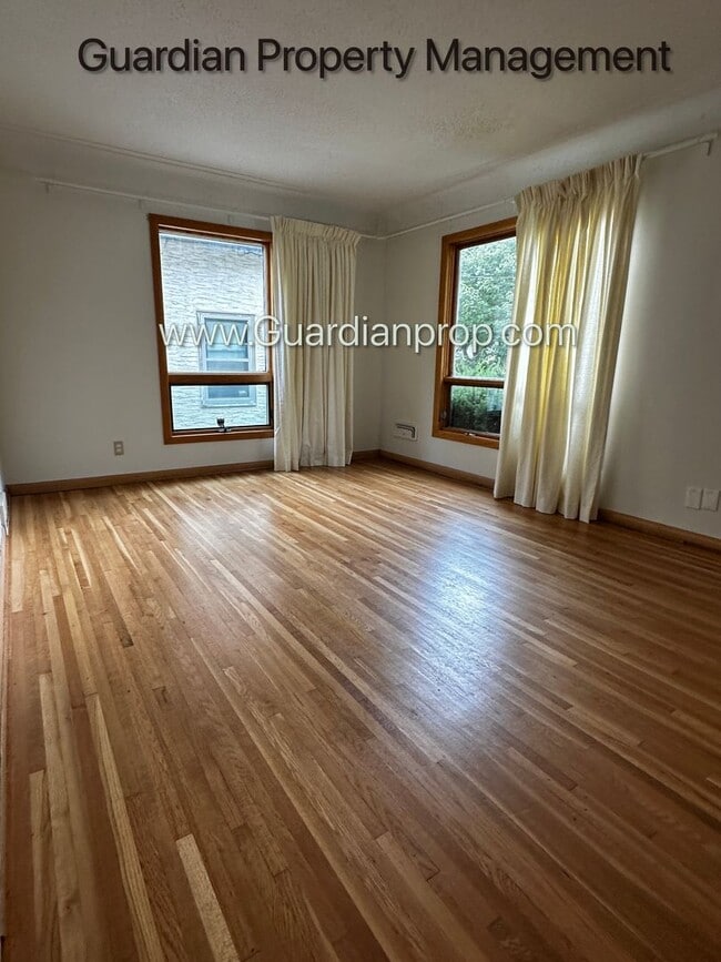 Building Photo - 1309 28th Ave NE