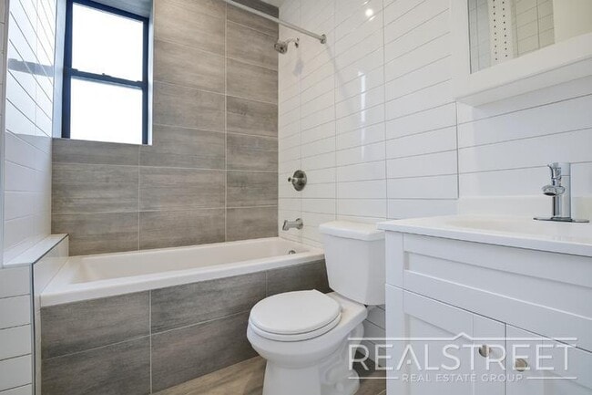 Foto del edificio - Stunning Modern Large 2 Bedroom