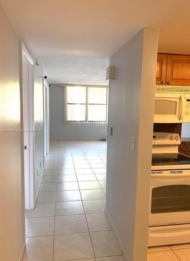 Foto del edificio - 14501 N Kendall Dr