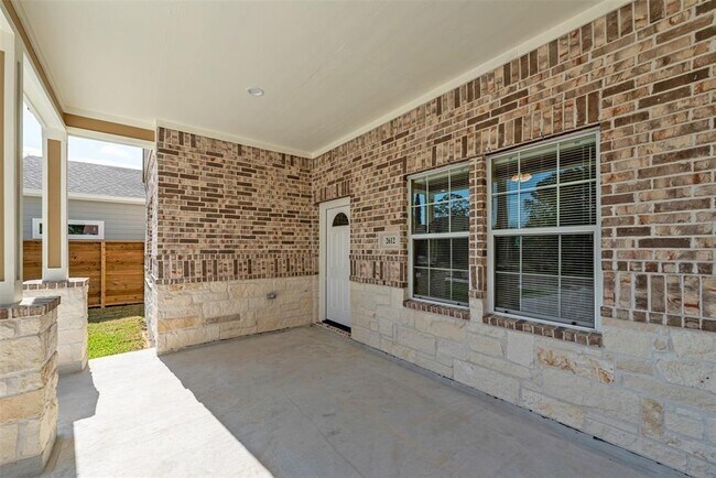 Building Photo - 2612 Delafield St