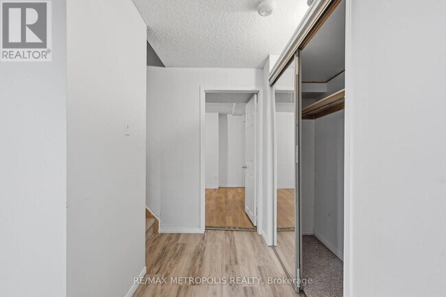 Photo du bâtiment - 584 Strouds Ln