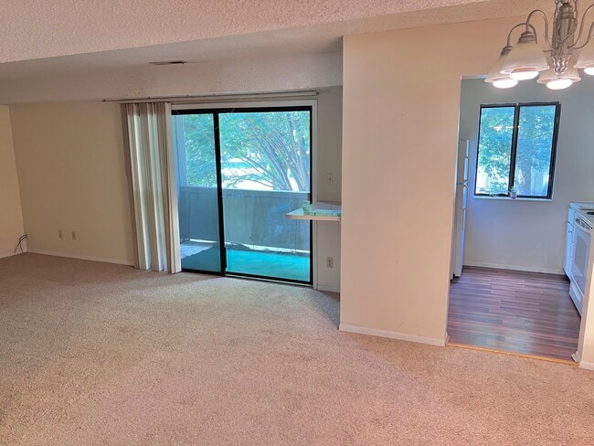 Building Photo - 2127 Melrose Dr