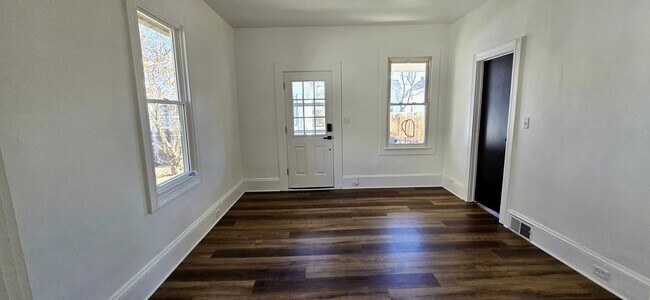 Building Photo - Comfortable & Affordable 2-Bedroom Home