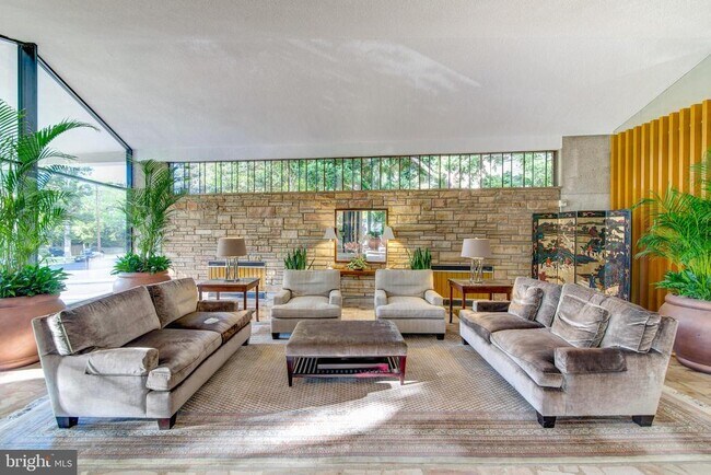 Foto del edificio - 1200 N Nash St