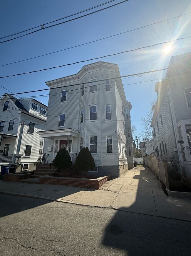 Building Photo - 57 Springfield St
