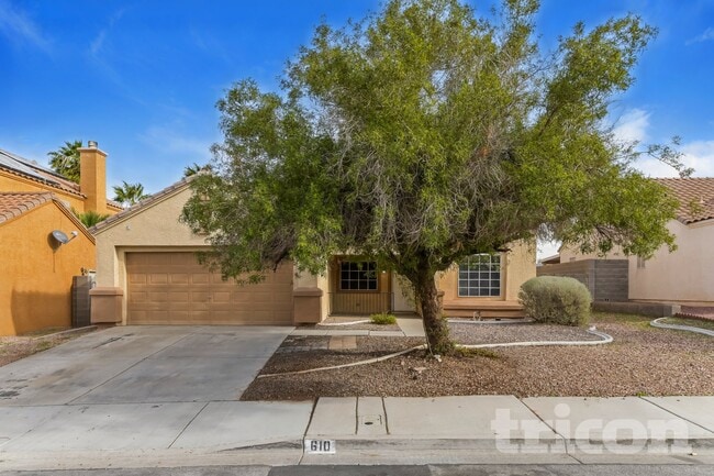 Building Photo - 610 Largo Azul Ave