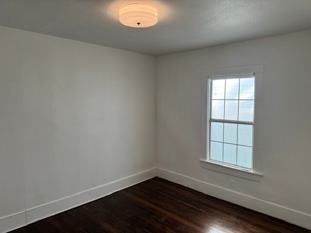 Building Photo - 422 S Glasgow Dr