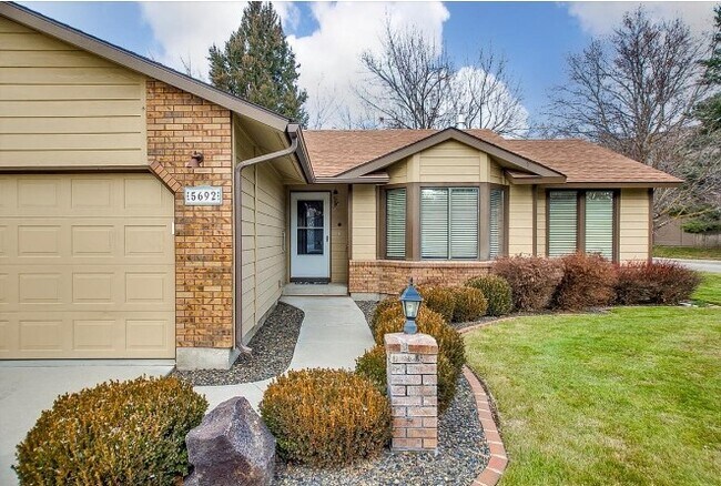 Building Photo - 5692 W Hallmark Ct