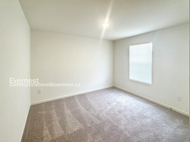 Foto del edificio - 107 Douglas Fir Dr