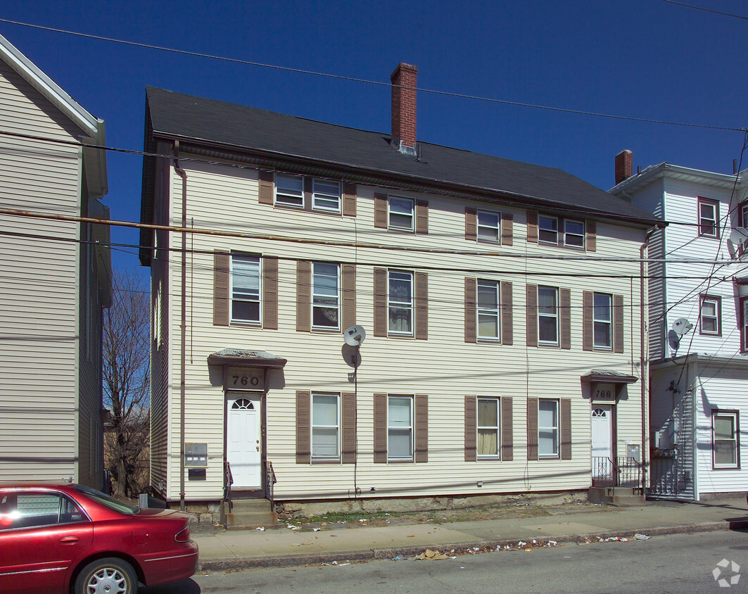 Primary Photo - 760-766 King Philip St
