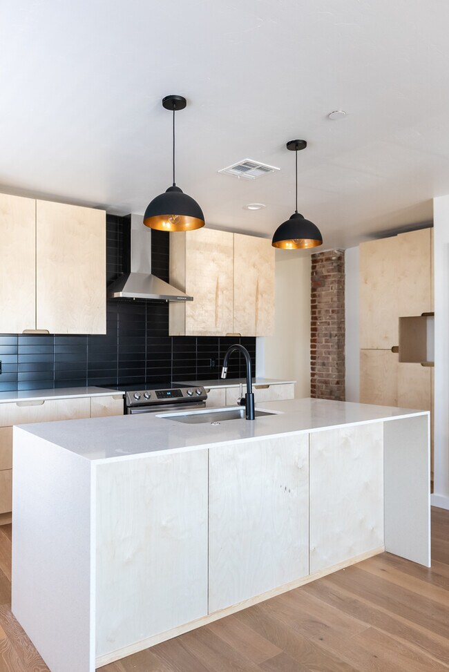 Foto del edificio - 808 NW 23rd St