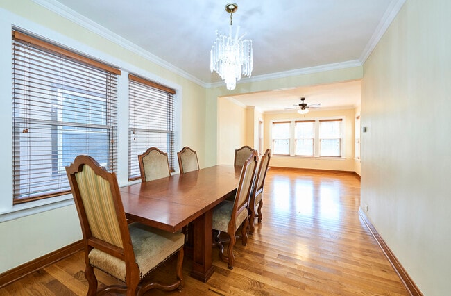 Foto del edificio - 3222 W Warner Ave