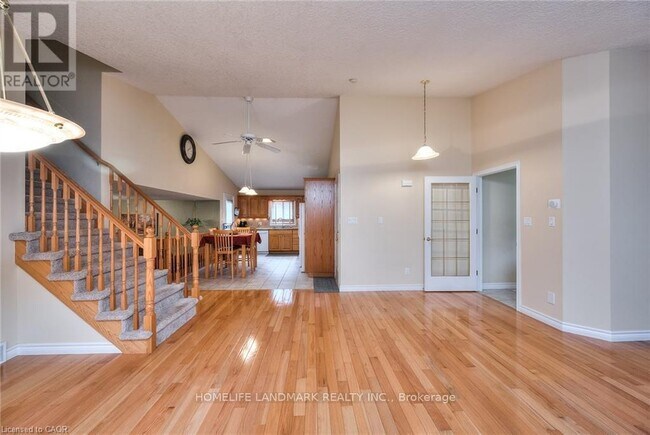 Photo du bâtiment - 571 Brigantine Dr