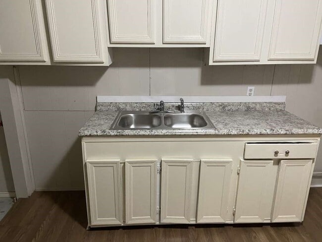 Foto del edificio - 5939 Belarbor St