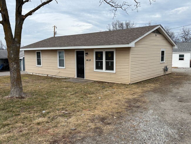 Building Photo - 3 Bed 1 Bath Remodeled House