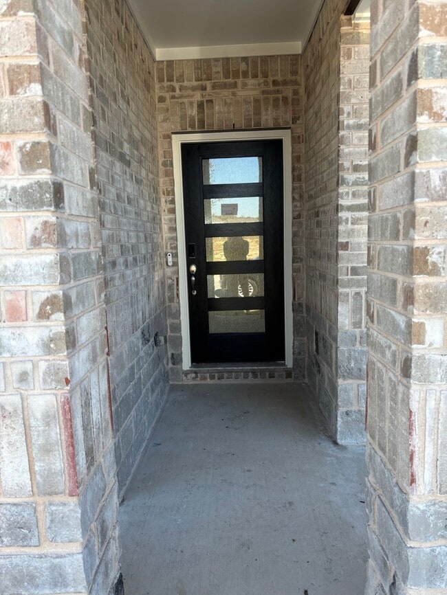 Building Photo - New Home for the New Year!