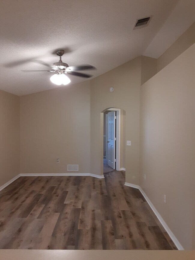 Building Photo - Renovated and Ready for Occupancy!