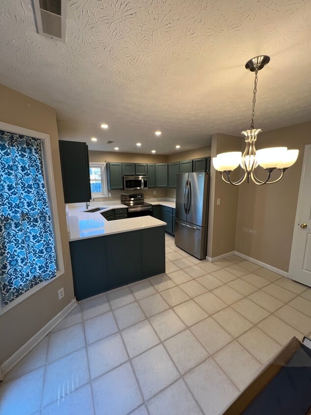 Foto del edificio - 2220 Bobolink Dr