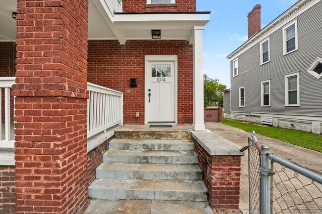 Building Photo - 1012-1014 E Anderson St