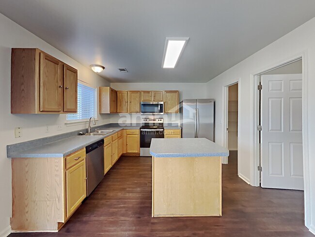 Building Photo - 1705 Emma Cir