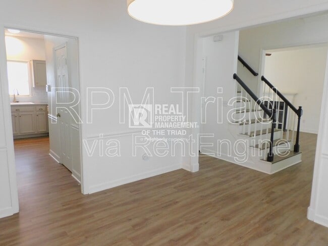 Building Photo - 3407 Park Hill Dr